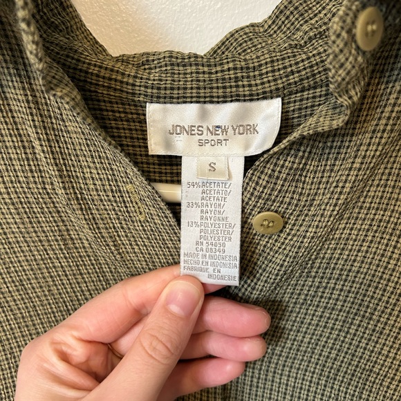 Cutie Green Button Down - Picture 4 of 5